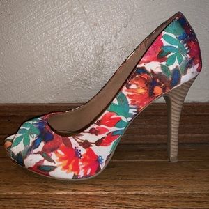 Floral high heels! Great condition :)